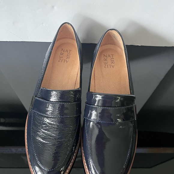 Naturalizer Glossy Navy Loafers size 10M - Picture 2 of 8